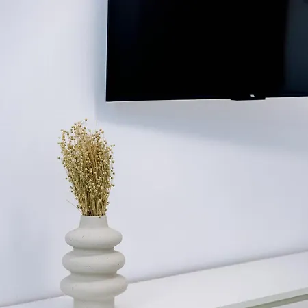 Helen - *